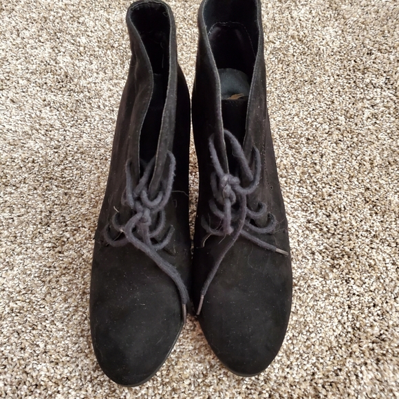 Tie-Up Boots - Picture 7 of 7